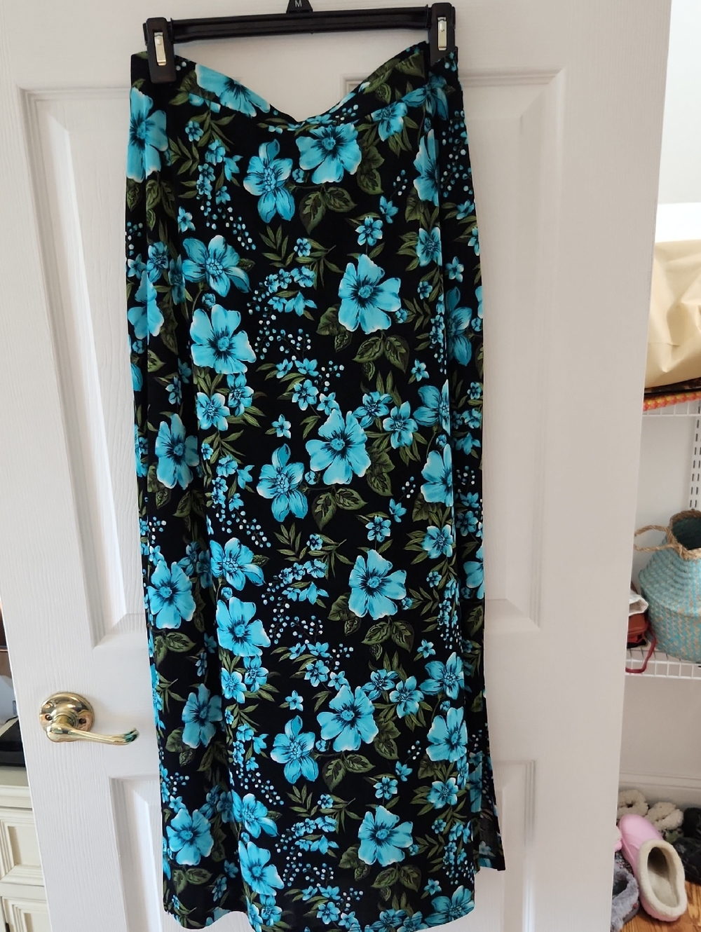 VTG BLACK AND TURQOUISE FLORAL MIDI SKIRT SZ MED NOTATIONS POLYESTER 30 IN WAIST